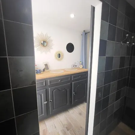 Les De Ninon Hotel Moult